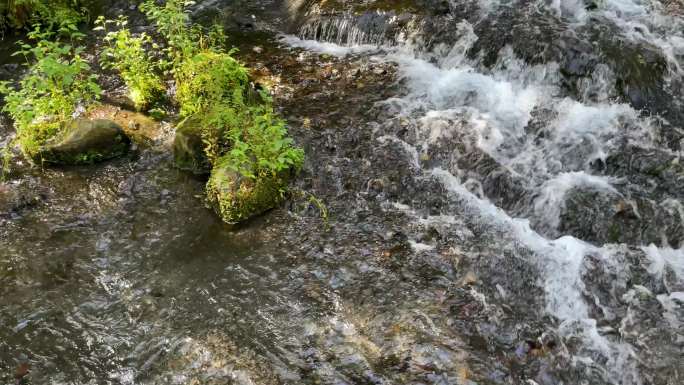 山谷流水瀑布溪流水流