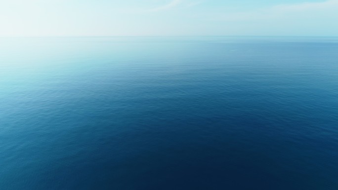 飞越碧蓝的海水大海海洋海面水面穿梭安静