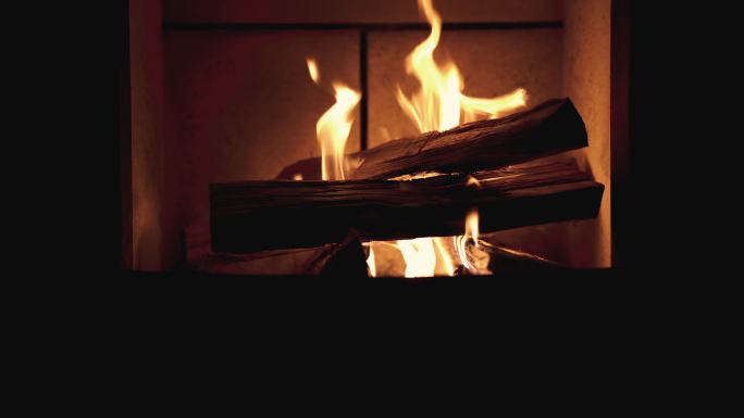 家中木炉里的火燃烧烧纸炭火灶火特效