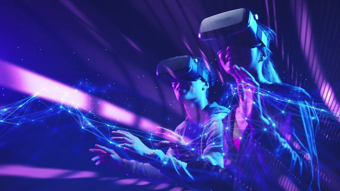 青少年玩VR虚拟现实眼镜游戏