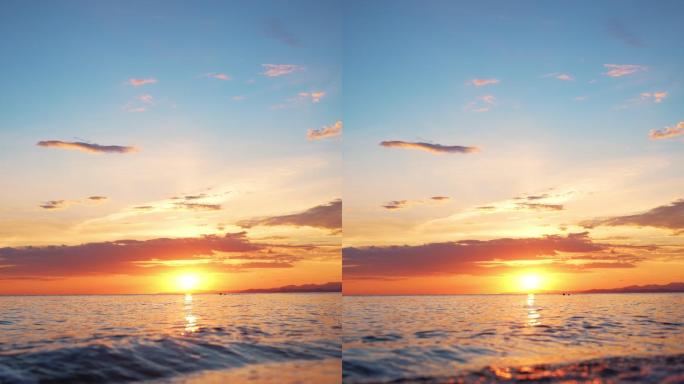 海上落日与波涛竖屏竖版手机拍摄海边海岸