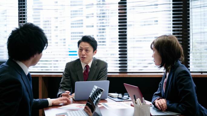 日本商人开会公司会议办公室商业人士