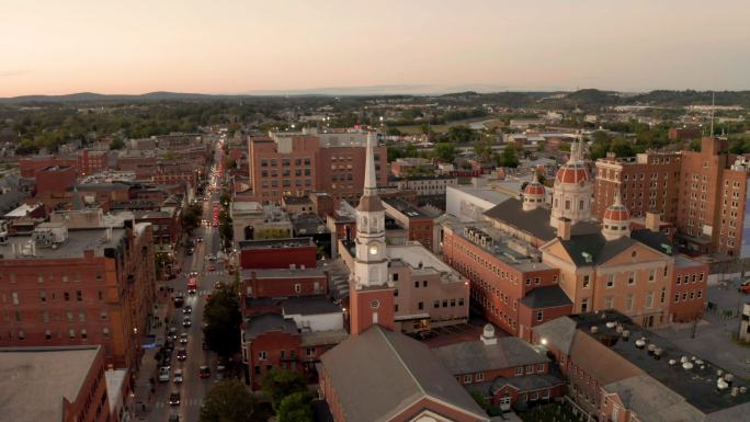 日落时分宾夕法尼亚州约克市中心的鸟瞰图