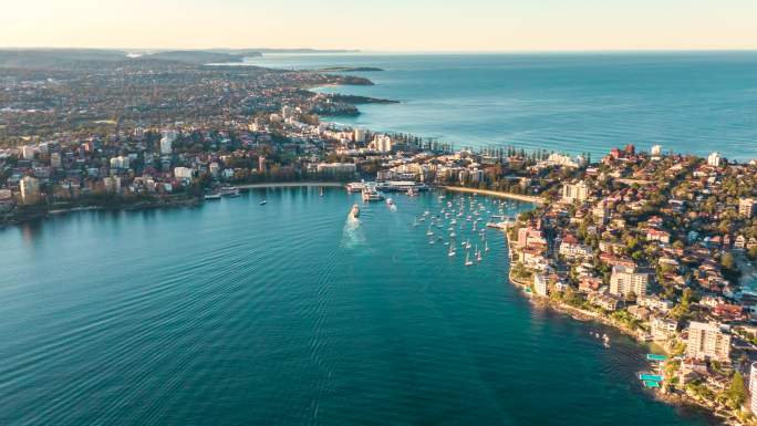 曼利是澳大利亚悉尼的海滨郊区。