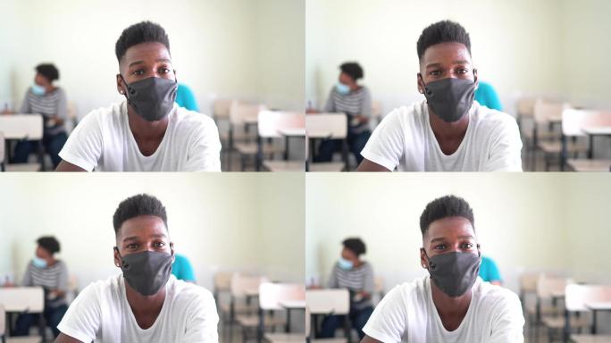 教室里戴着口罩的学生