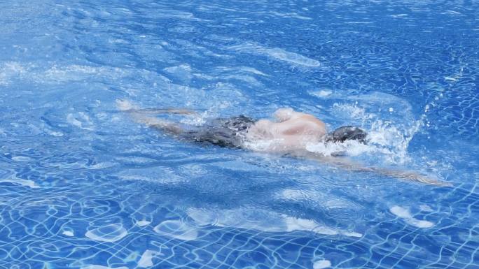 男子游泳洑水划水健身强身健体强健体魄