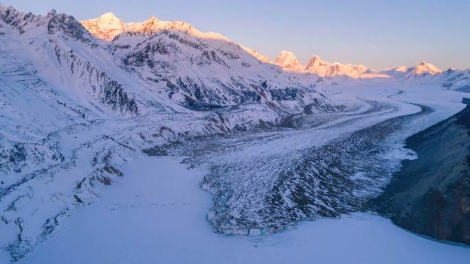 西藏冰川鸟瞰图航拍风景风光河流城市生态建