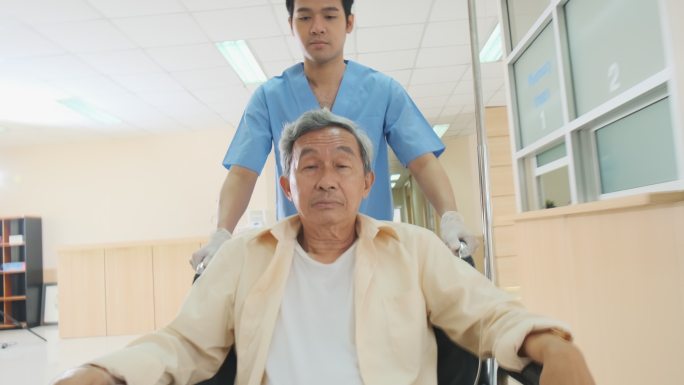 轮椅上的老人医疗状况白发孤独残疾人瘫痪