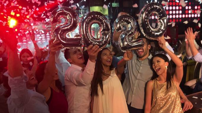 酒吧新年派对倒计时至午夜：2020年