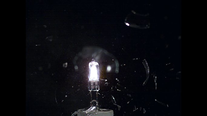 碎裂的灯泡破碎爆炸断电