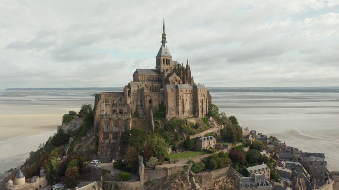 法国海洋中的圣米歇尔山城堡全景