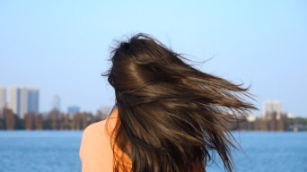 留着健康长发的女人0下载柔顺头发81下载修复毛囊7下载修复受损毛鳞片