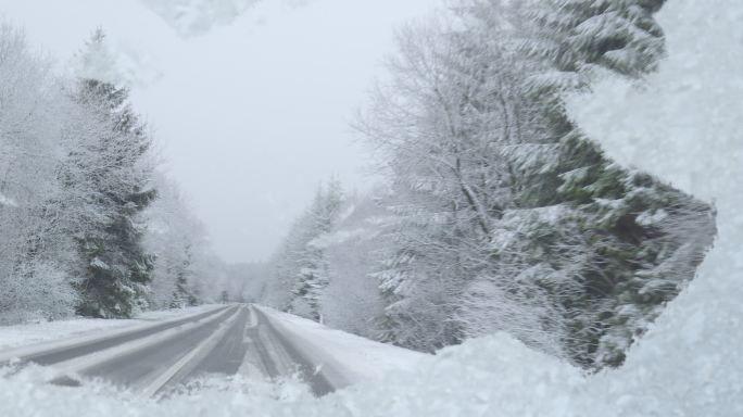 雪景雪天开车恶劣天气大雪路面