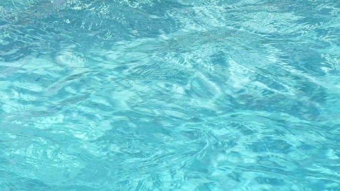 蓝色的水优质天然清纯水源甘冽游泳池水纯净