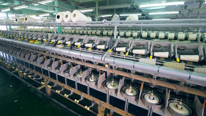 纺织厂生产车间厂房内景棉纺织业