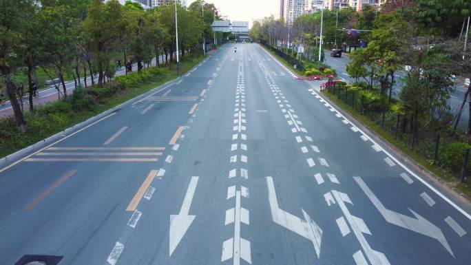 疫情下空荡荡的城市主干道4K