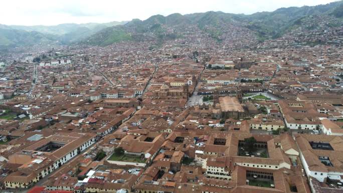 秘鲁库斯科的一幕城市建筑快速发展航拍延时