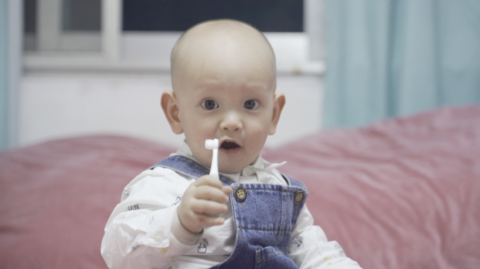 原创实拍小孩刷牙，幼儿婴儿刷牙，牙齿健康