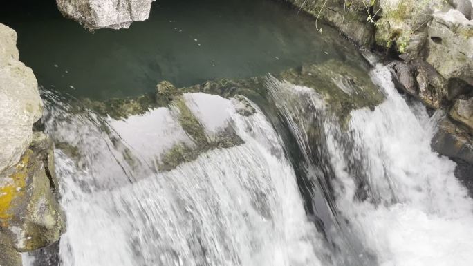 瀑布  水流 流下 瀑布飞流 水