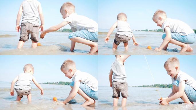 两个小男孩在沙滩上玩耍