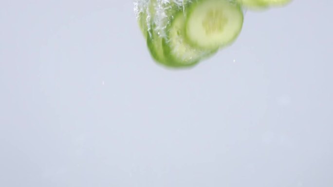 新鲜蔬菜 黄瓜 唯美棚拍落水