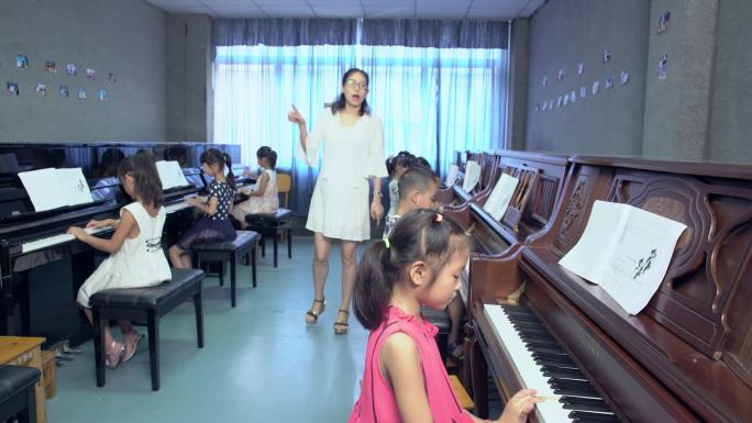 双减素质教育学生 幼儿学钢琴