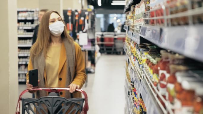 超市购物的女人商场商业品牌导购超市人流量