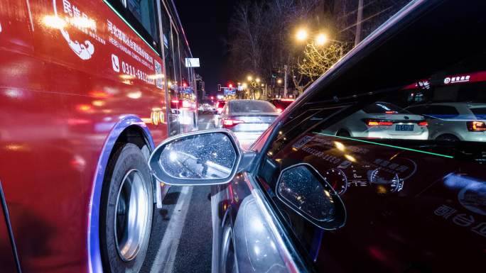 车辆夜晚道路穿梭驾驶延时