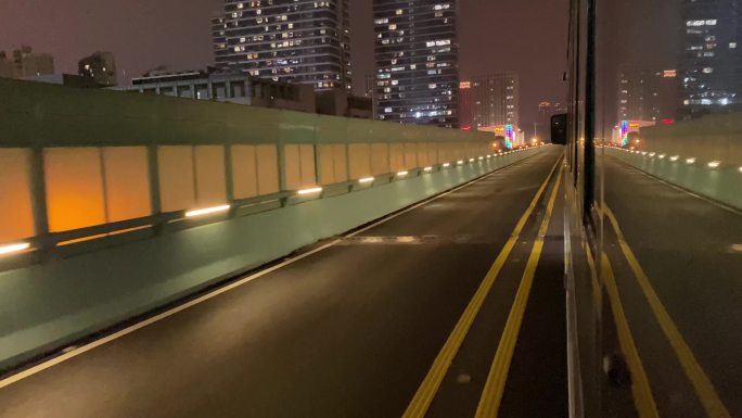 雨天城市道路