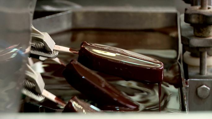 工厂冰激凌冰棒巧克力雪糕生产线食品卫生安