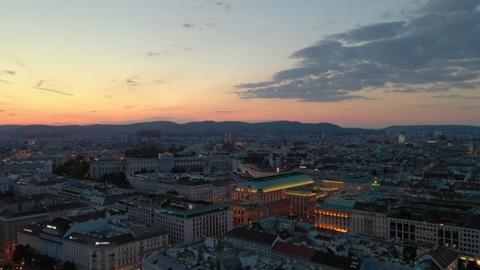 日落时间照明飞越维也纳市中心歌剧院