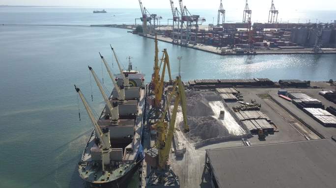 工业港口码头物流运输港口进出口集装箱出境