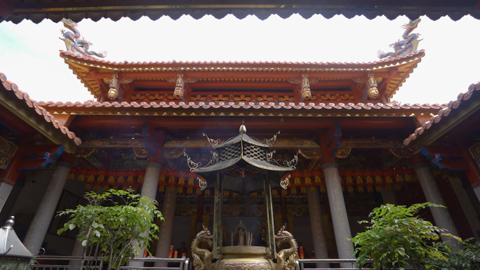 寺庙古建筑里的如来佛主佛像圣地