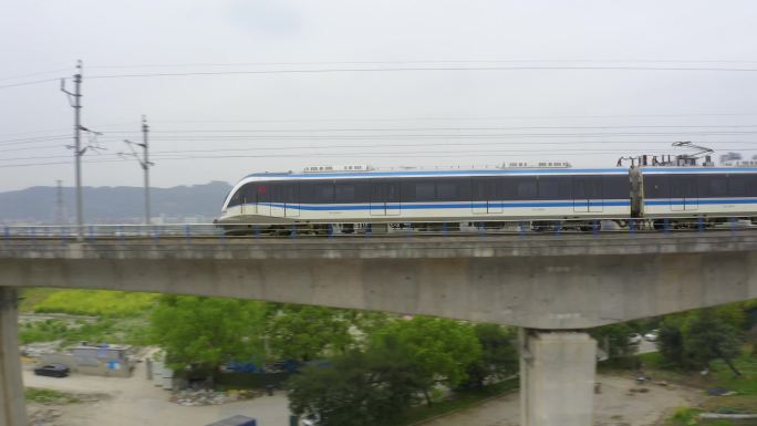 城市轻轨行驶