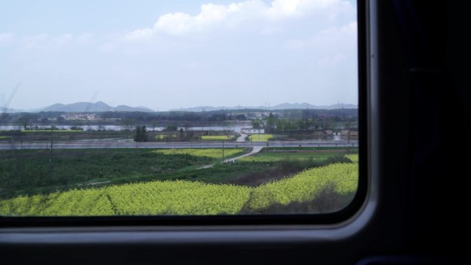 火车车窗外的风景