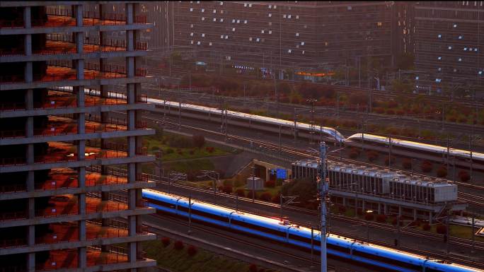 南京 列车 进站 交汇 铁轨 黄昏