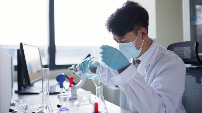 实验室里科研人员医学生物学实验科学研究