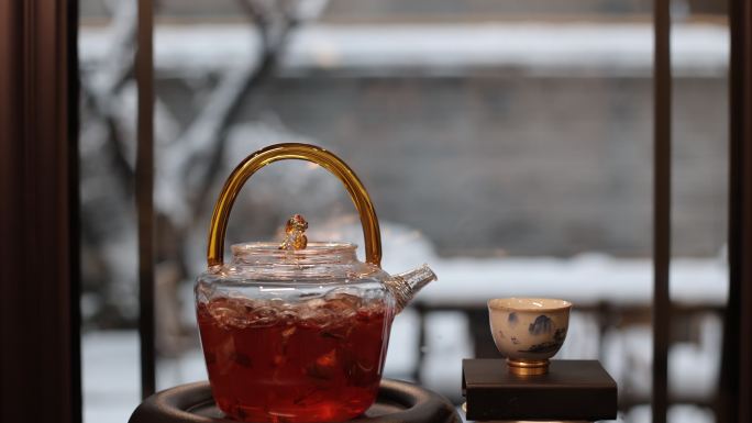 雪天室内煮茶