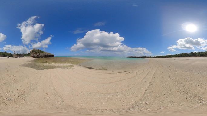冲绳的珊瑚礁海滩太平洋海岛冲绳岛蓝天白云