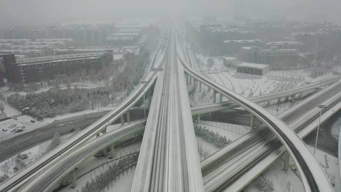 长春封城下雪