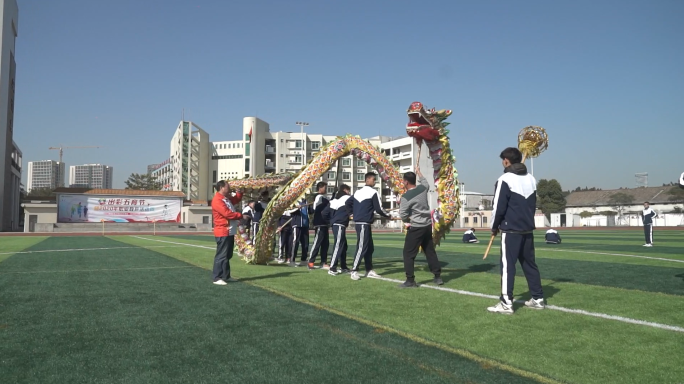 【有版权】学校学生训练传统舞龙技艺