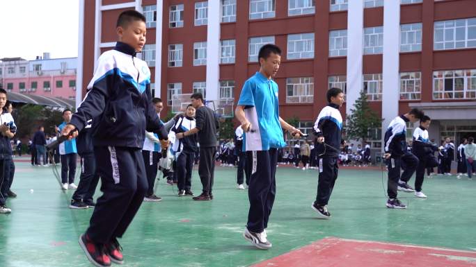 中学生跳绳比赛