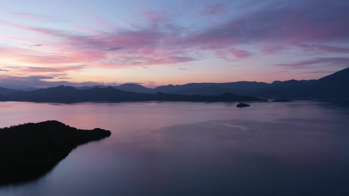 泸沽湖日出