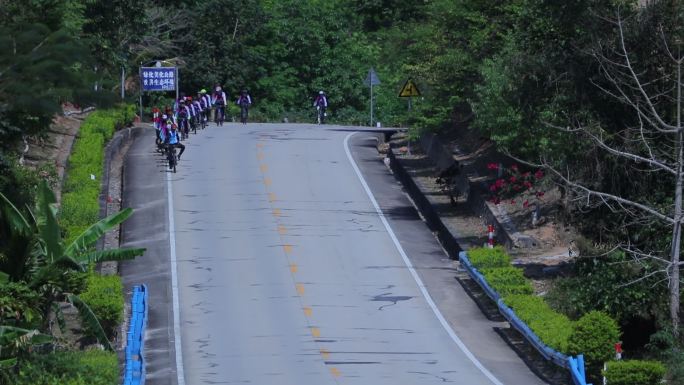 海南岛中线国道骑行 起伏路