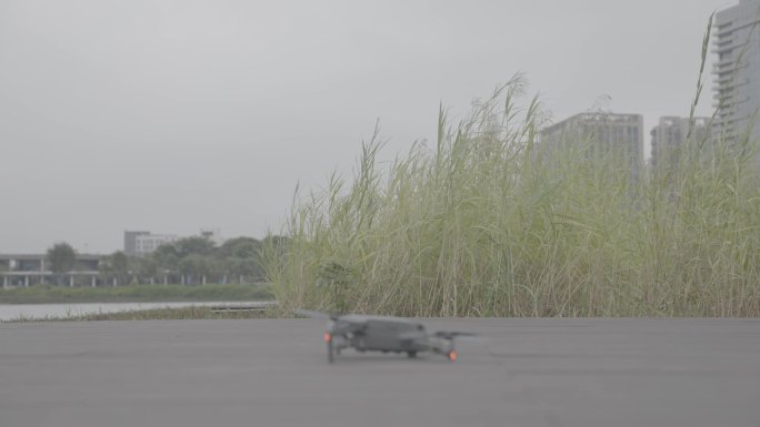 无人机起飞的实拍视频