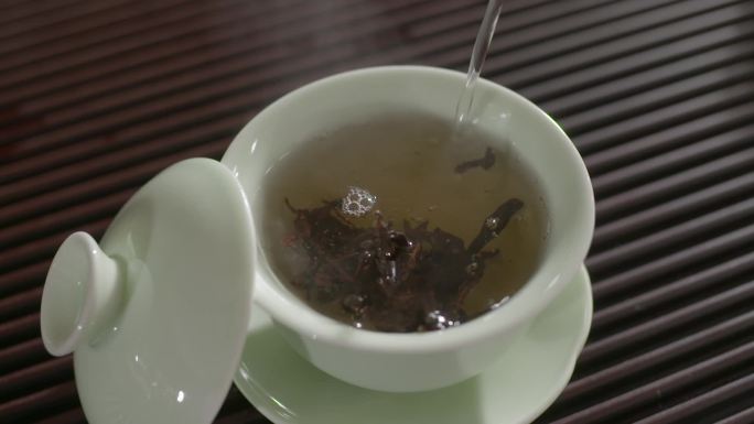 大师泡茶茶叶特写普洱茶茶艺茶具红茶