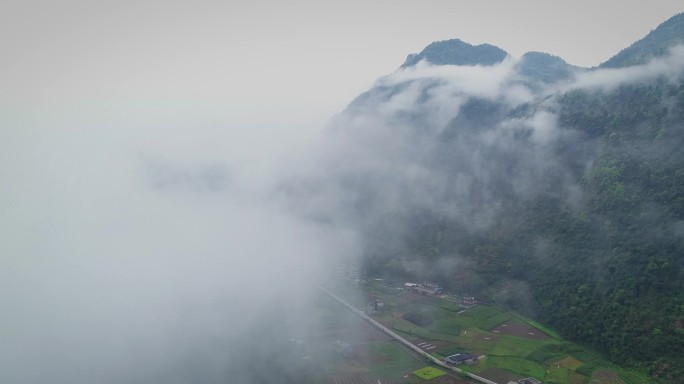 4K航拍湘西深山春天云雾06