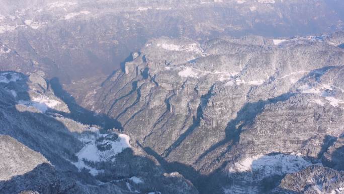 4k航拍恩施雪山雾凇峡谷风光