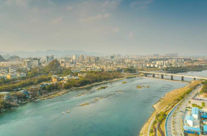 桂林叠彩区漓江虞山桥大气航拍延时景色