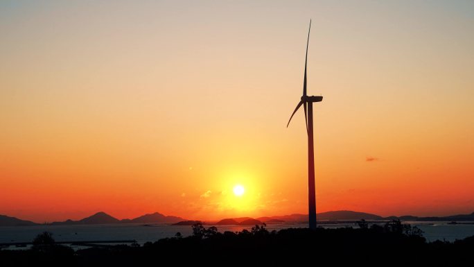 海上日出风车延时风车发电风能绿色新能源